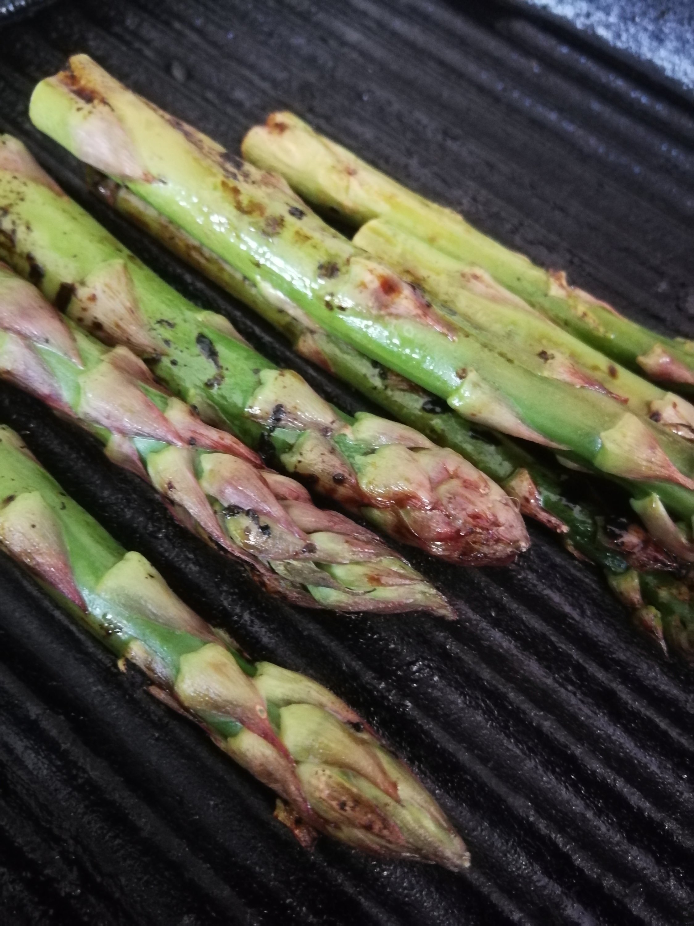 British asparagus looking delicious in a cast iron griddle pan